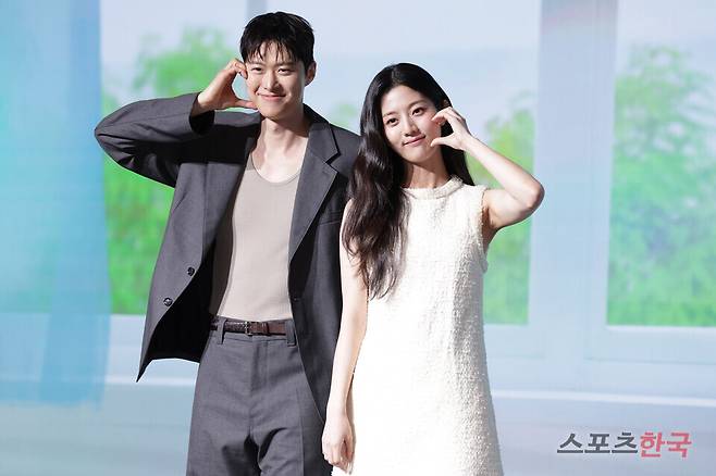 넷플릭스 영화 '고백의 역사' 제작보고회에 참석한 배우 공명, 신은수. 25.8.25 ⓒ이혜영 기자 lhy@hankooki.com