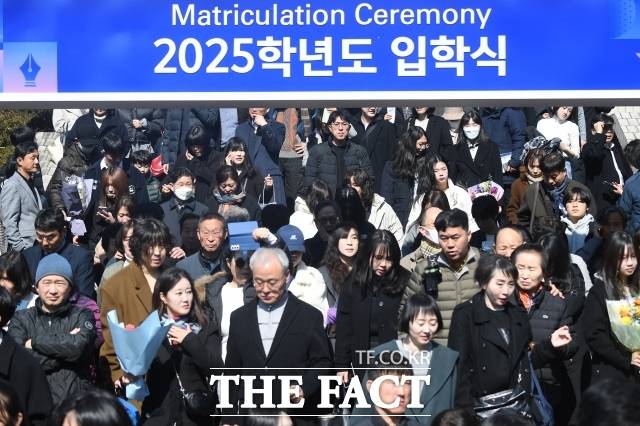 교육부와 한국대학교육협의회는 29일 '2025년 8월 대학정보공시 분석 결과'를 발표했다. 사진은 올해 서울대학교 입학식./장윤석 기자