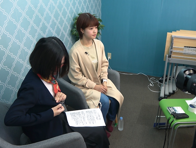 옴진리교 교주 아사하라 쇼코(본명 마쓰모토 지즈오)의 셋째딸 마쓰모토 리카가 지난 27일 영화제 참석을 위해 한국에 방문하려 했으나 출국이 허가되지 않았다. EBS국제다큐영화제 '내가 그의 딸이다' 스틸컷