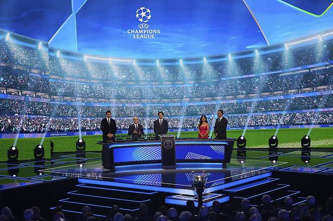 유럽축구연맹(UEFA)은 29일 모나코에서 2025~2026시즌 챔피언스리그(UCL) 리그 페이즈 대진 추첨식을 개최했다. 모나코=AP 뉴시스