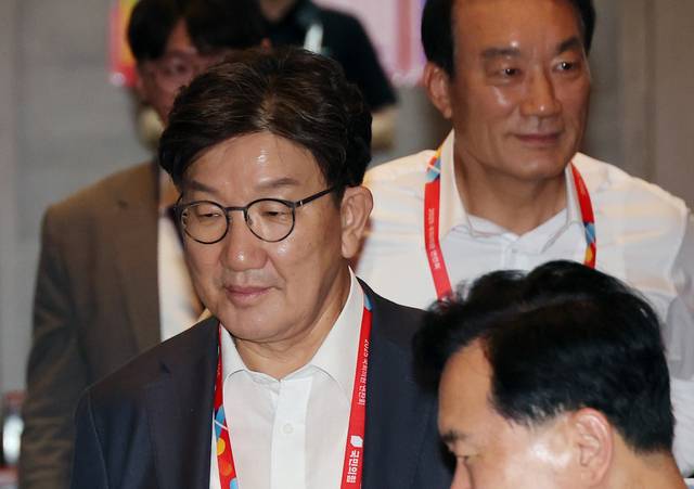 권성동 국민의힘 의원이 지난 8월28일 인천국제공항공사 항공교육원에서 열린 2025 국민의힘 국회의원 연찬회에 참석하고 있다.<연합뉴스 사진>