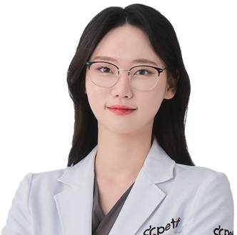 이나영 닥터쁘띠의원 대전점 대표원장 - 대한미용성형레이저 의학회 정회원, 대한항노화학회 정회원, 대한비만미용학회 정회원, 대한필러학회 정회원