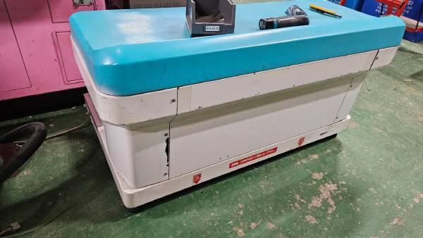 의자 뒤쪽 스티커도 잘 떼어내주었다