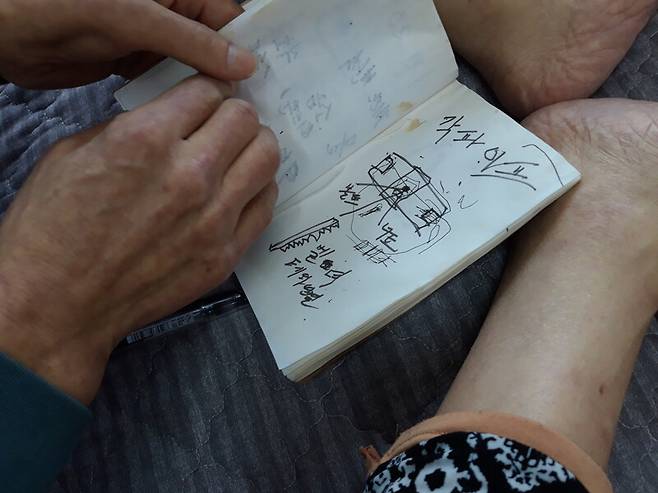2020년 간담도암 말기로 퇴원해 가정형 호스피스를 신청한 환자가 죽음을 앞두고 말기 환자들을 위한 자동화한 화장실을 설계하고 싶다면서 도면을 그리기 시작했다. 자동차 1급 정비사였던 그는 죽음 앞에서도 엔지니어로서의 정체성을 발휘하면서 웃음을 찾았다. 필자 제공