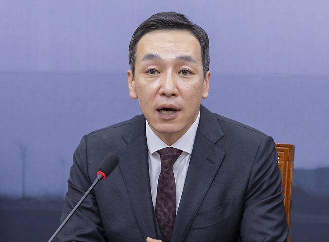 국민의힘 김민수 최고위원이 2025년 8월27일 국회에서 열린 최고위원회의에서 발언하고 있다. 연합뉴스