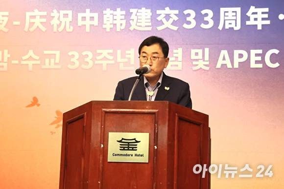28일 경주 코모도호텔 반월성홀에서 열린 '한·중 우호의 밤 & 문화예술공연'에서 주낙영 경주시장이 환영사를 하고 있다. [사진=경주시청]