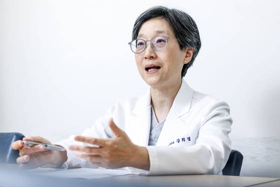 지난 5일 만난 강희경 서울대병원 교수(소아청소년과)는 “의·정 갈등 사태로 인생이 바뀌었다”고 말했다. 그는 1년6개월간 이어진 사태 동안 서울의대-서울대병원 교수비대위를 이끌었다. 김성룡 기자