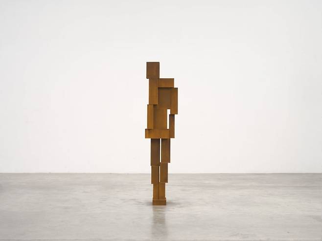 Antony Gormley, SWERVE IV, 2024