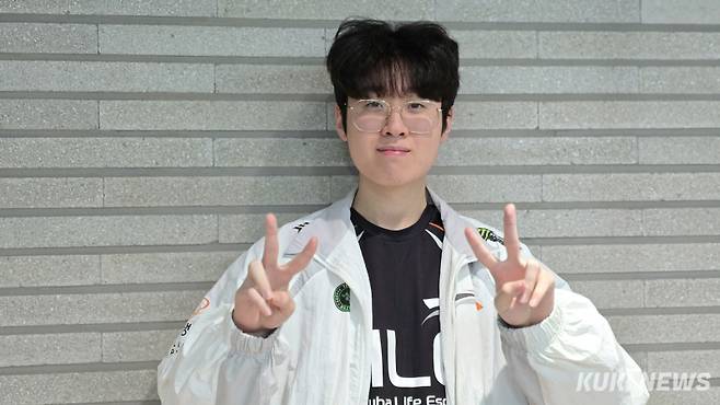 ‘제우스’ 최우제가 29일 오후 서울 종로구 롤파크 LCK 아레나에서 열린 ‘2025 LCK’ 정규시즌 레전드 그룹 5라운드 농심 레드포스와 경기가 끝난 뒤 쿠키뉴스와 인터뷰하고 있다. 김영건 기자
