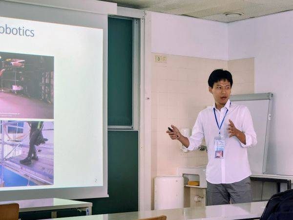 이효상 네덜란드 에인트호번대 교수가 지난 28일(현지시간) 오스트리아 빈 공과대학에서 로봇 피부에 대해 발표하고 있다. 빈(오스트리아)=한국과학기자협회 공동취재단