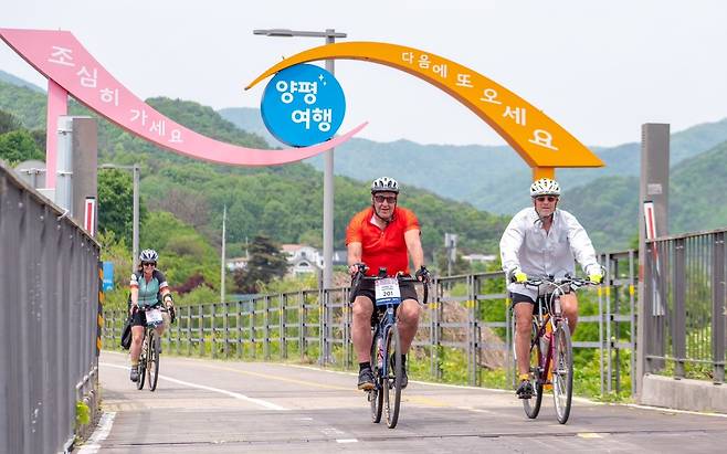 “한국에 자전거 타러 왔어요~” 캐나다 관광객들의 신나는 하이킹