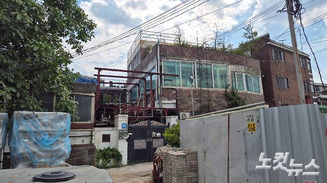 숨진 노동자의 실질적 소속 업체로 의심되는 S건설 사무실을 찾았으나 문이 굳게 닫혀있다. 송선교 기자