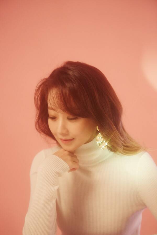 ▲ 뉴오더엔터테인먼트와 매니지먼트 계약을 맺은 양파. 제공|뉴오더엔터테인먼트