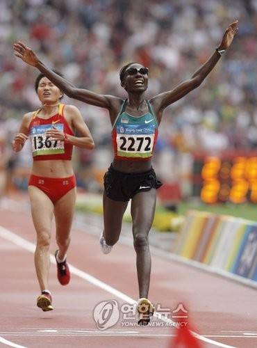 2008년 베이징 올림픽 여자 마라톤에서 은메달을 딴 캐서린 은데레바  [EPA=연합뉴스 자료사진. 재판매 및 DB 금지]