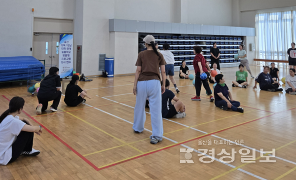부산교육대학교 산학협력단은 지난 8월 16일(토)과 24일(일) 이틀에 걸쳐 울산 강북·강남교육지원청과 연계하여 '늘봄 맞춤형 프로그램'에 참여하는 강사들을 대상으로 체육프로그램 연수를 성공적으로 개최했다고 밝혔다.