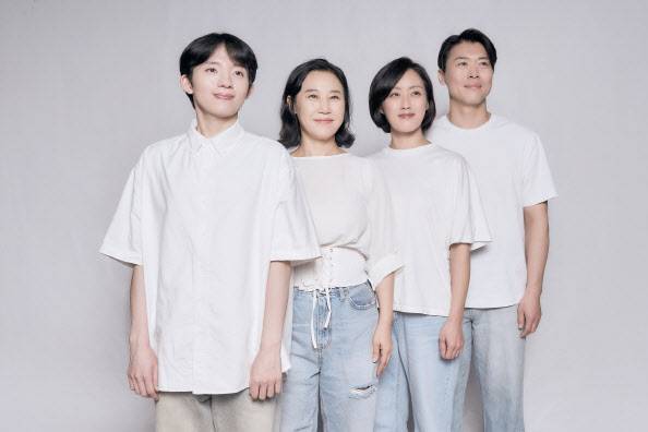 연극 ‘해리엇’의 출연진(사진=강동문화재단).