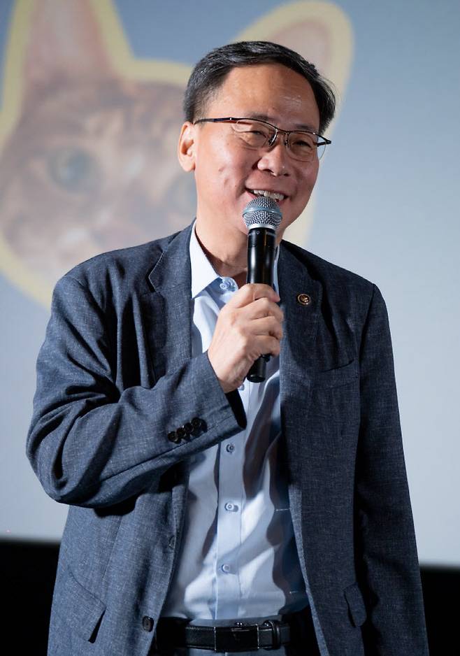김영수 문화체육관광부 제1차관이 30일 서울 영등포구 CGV 영등포에서 영화 ‘좀비딸’을 관람한 뒤 관객과 영화인들을 만나 인사말을 하고 있다. (사진=문체부 제공).