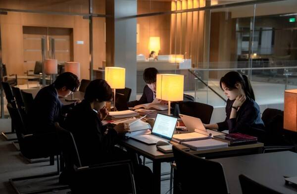 '에스콰이어' / 사진=㈜비에이엔터테인먼트, SLL,&nbsp;스튜디오S