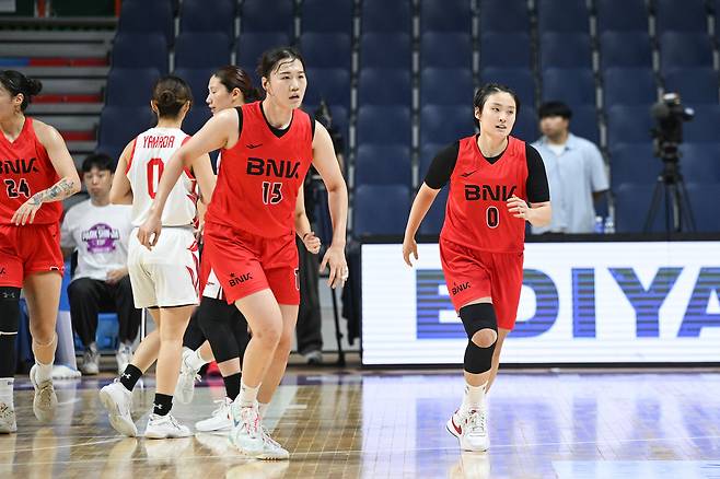 박신자컵 첫 경기에서 일본 후지쓰에 패한 부산 BNK. (WKBL 제공)