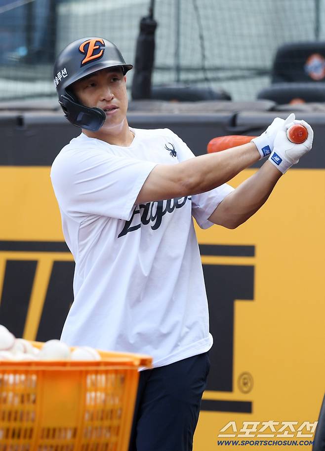 20일 대전 한화생명볼파크에서 열린 한화 이글스와 두산 베어스의 경기. 한화 손아섭이 타격 훈련을 하고 있다. 대전=박재만 기자 pjm@sportschosun.com/2025.08.20/