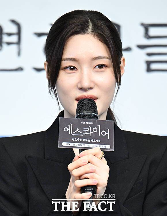 배우 정채연이 '에스콰이어'에서 신입 변호사 강효민 역을 맡아 연기하고 있다. /더팩트 DB