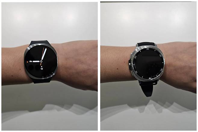 갤럭시 워치8(왼쪽)과 갤럭시 워치8 클래식을 착용한 모습./윤예원 기자