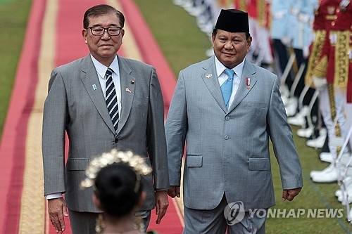 지난 1월 인도네시아에서 만난 이시바 시게루(왼쪽) 총리와 프라보워 수비안토 인도네시아 대통령 [EPA 연합뉴스 자료사진]