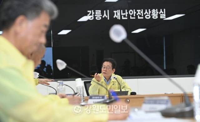 ▲ 이재명 대통령이 30일 오후 강릉시청에서 가뭄사태 긴급 대책회의를 주재하고 있다. 서영 기자