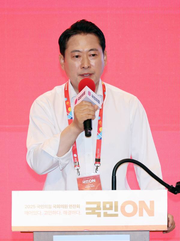 국민의힘 장동혁 대표가 29일 인천국제공항공사 항공교육원에서 열린 2025 국민의힘 국회의원 연찬회에서 마무리 발언을 하고 있다. 연합뉴스