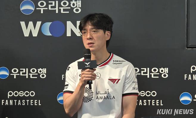 김정균 감독이 30일 오후 3시 서울 종로구 롤파크 LCK 아레나에서 열린 ‘2025 LCK’ 정규시즌 레전드 그룹 5라운드 젠지와 경기가 끝난 뒤 기자회견에 임하고 있다. 김영건 기자