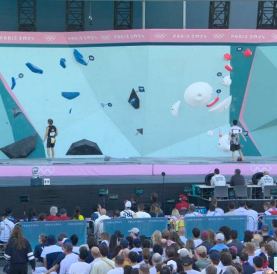 2024 파리 올림픽 스포츠클라이밍 볼더링 경기 모습