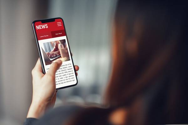 ▲ 뉴스를 보는 사람. 사진=gettyimagesbank