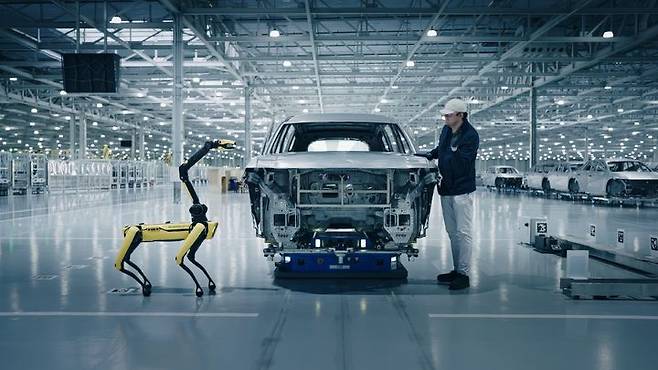 [엘라벨(미 조지아)=뉴시스] HMGMA 차체 공장에서 보스턴 다이내믹스의 4족 보행 로봇 '스팟(Spot)'이 차체의 품질 검사를 하는 모습. (사진=현대차그룹 제공) 2025.03.26 photo@newsis.com *재판매 및 DB 금지