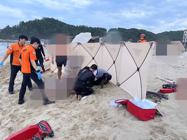 30일 낮 12시 35분쯤 양양군 하조대 해변에서 A(여. 20대)씨가 물에 빠지는 사고가 발생했다. 강릉해양경찰서 제공