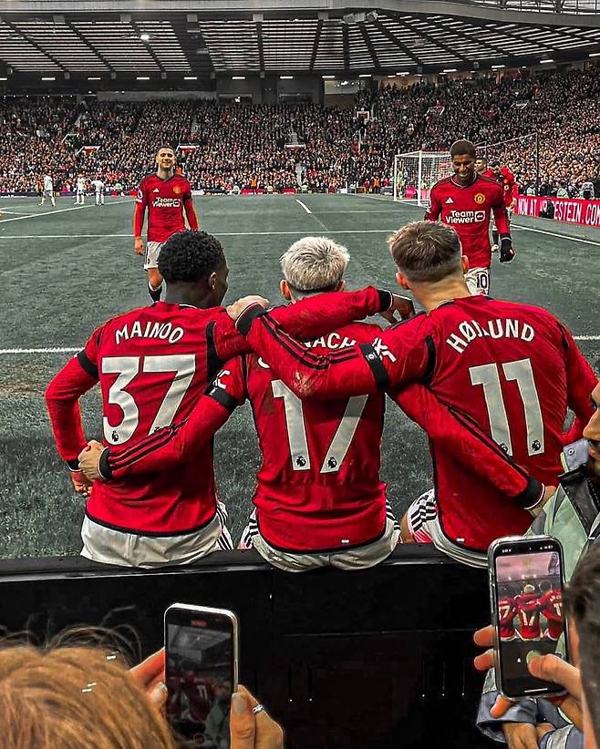 왼쪽부터 코비 마이누, 알레한드로 가르나초, 라스무스 호일룬. 파브리지오 로마노 SNS