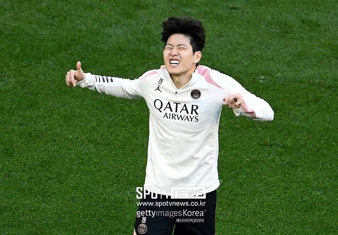 ▲ 지난 시즌 출전 기회 부족으로 힘든 시간을 보냈던 이강인이다. 올 시즌에도 크게 달라지지 않을 것 같았지만, 슈퍼컵을 기점으로 다시 기회를 잡고 있다. 지금부터 이강인 커리어에 반전 흐름일 가능성이 크다. PSG의 전폭적인 신뢰 아래 자신의 기량을 입증해낸다면, 진정한 주전 도약은 시간 문제일 수 있다.