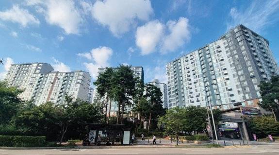 8월에 전세 매물이 한 건도 나오지 않은 서울 송파구 한 아파트 단지. 윤채원 기자&nbsp;