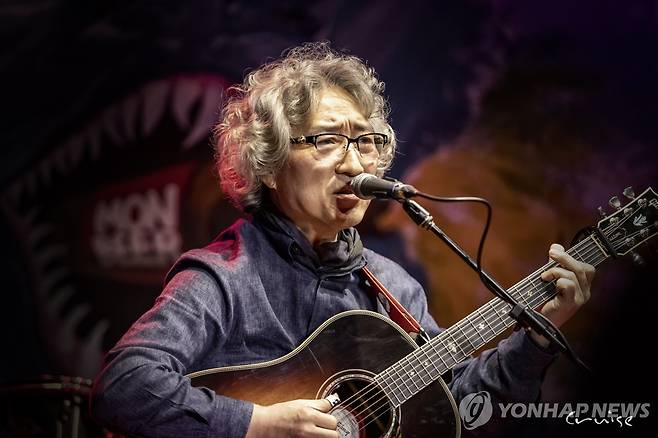 밴드 다섯손가락의 리더 이두헌 [책가옥 제공. 재판매 및 DB 금지]