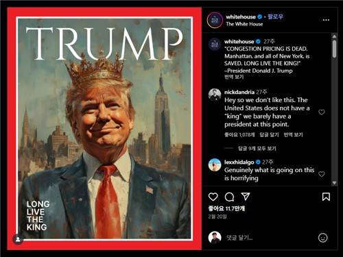 백악관이 올린 타임지 스타일 표지사진 2025년 2월 19일 미국 백악관이 공식 인스타그램 계정(@whitehouse)에 올린 시사주간지 타임의 표지 스타일과 흡사한 그림. 왕관을 쓴 도널드 트럼프 대통령이 그려져 있으며 "국왕 만세"라는 문구가 적혀 있다. [백악관 인스타그램 게시물 캡처. DB 및 재판매 금지] 2025.8.30.