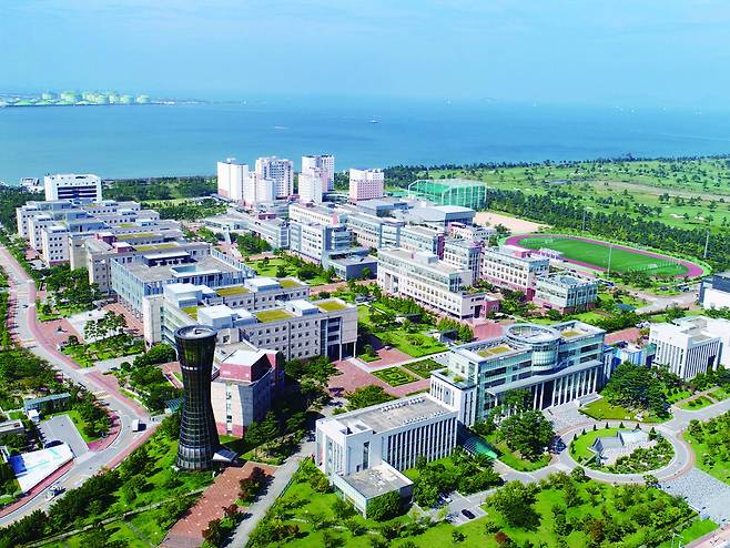 ▲ 유승민 전 국회의원의 딸 유담씨의 인천대학교 교수 채용 절차에 대한 공개를 촉구하는 목소리가 나왔다. 사진은 인천대 송도캠퍼스 전경. /사진제공=인천대