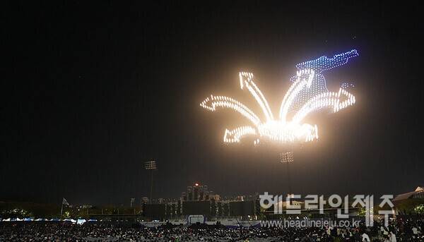 제주종합경기장에서 진행된 드론쇼. 사진=제주특별자치도