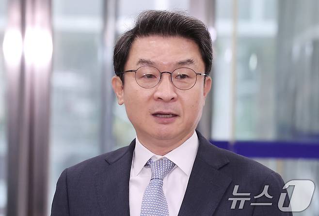 이억원 금융위원장 후보자가 14일 오전 서울 중구 예금보험공사에 마련된 인사청문회 준비 사무실로 출근하며 지명 소회를 밝히고 있다. 2025.8.14/뉴스1 ⓒ News1 김성진 기자