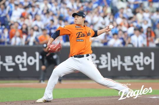 31일 대전 한화생명볼파크에서 열린 2025 신한 SOL 뱅크 KBO리그 한화이글스와 삼성라이온즈와의 주말 3연전 마지막 경기에서 선발투수 김기중이 역투하고 있다. 한화이글스 제공
