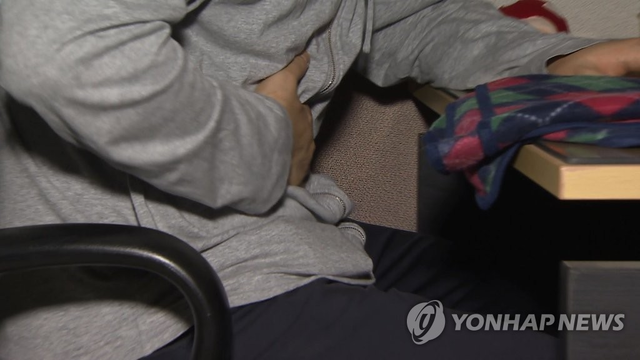 설사는 일상에서 흔히 겪을 수 있지만, 증상이 반복될 경우 장 질환의 신호일 수 있으므로 주의가 필요하다. 사진 연합뉴스.