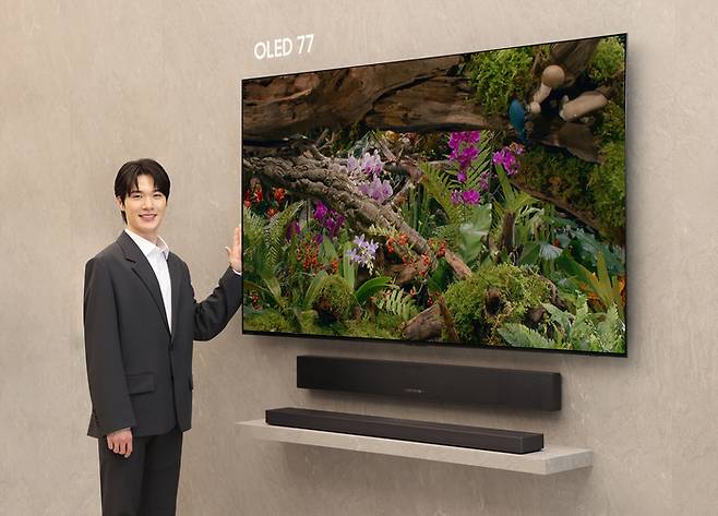 삼성전자의 2025년 OLED TV 77형