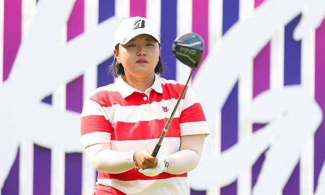 신다인이 31일 경기도 용인 써닝포인트 컨트리클럽(파72·6826야드)에서 열린 한국여자프로골프(KLPGA) 투어 케이지(KG) 레이디스 오픈 3라운드 첫 홀에서 티샷을 준비하고 있다. KLPGA 제공