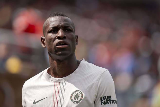<yonhap photo-4454=""> FILE - Chelsea's Nicolas Jackson reacts to getting a red card as he walks off the pitch during the Club World Cup Group D soccer match between Flamengo and Chelsea in Philadelphia, June 20, 2025. (AP Photo/Chris Szagola, file) FILE/2025-08-21 20:36:02/ <저작권자 ⓒ 1980-2025 ㈜연합뉴스. 무단 전재 재배포 금지, AI 학습 및 활용 금지></yonhap>