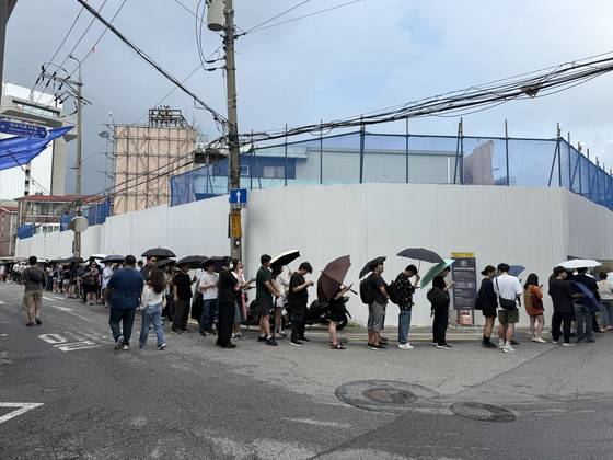 30일 서울 성동구 글로우 성수에서 열린 'ETF 베이커리' 팝업스토어에 입장하기 위해 인파가 늘어서 있다. 팝업스토어 입장은 오전 10시부터였지만 이날 8시 30분에 줄을 선 사람도 3시간을 기다린 끝에 입장할 수 있었다. 사진 독자제공