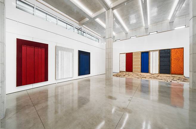 Installation view of the "Conjunction" series at Ha Chong-Hyun Art Center in Paju, Gyeonggi Province (Kukje Gallery)