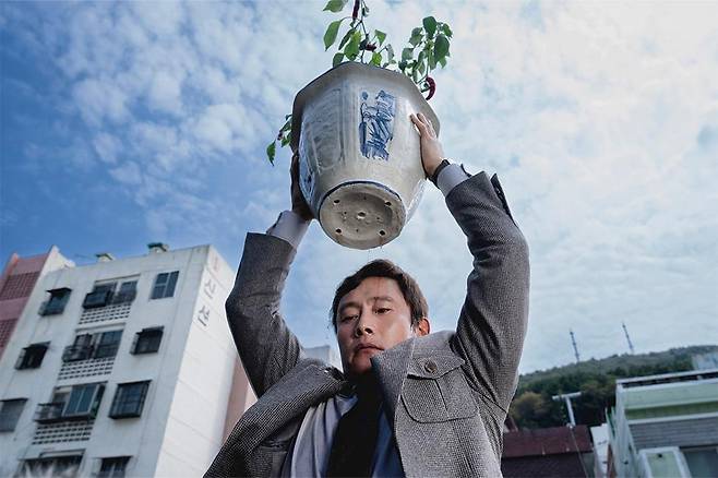 "No Other Choice" starring Lee Byung-hun (Venice Film Festival)